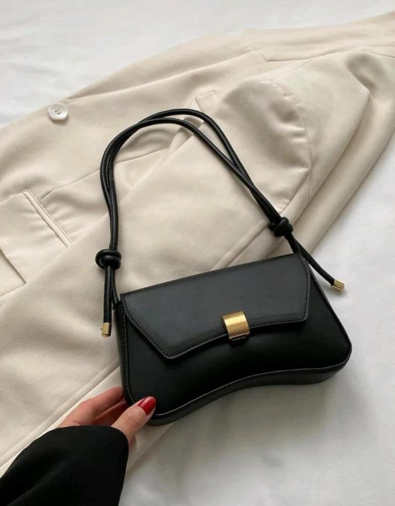 mini bag cordones negra
