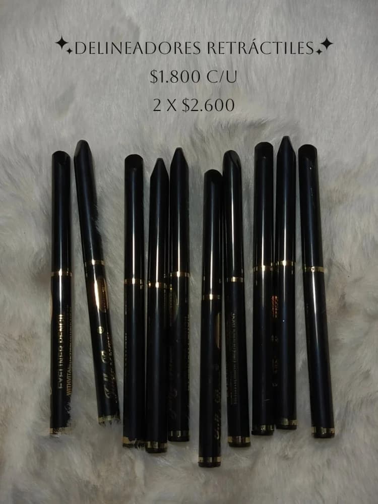 Delineador negro retráctil