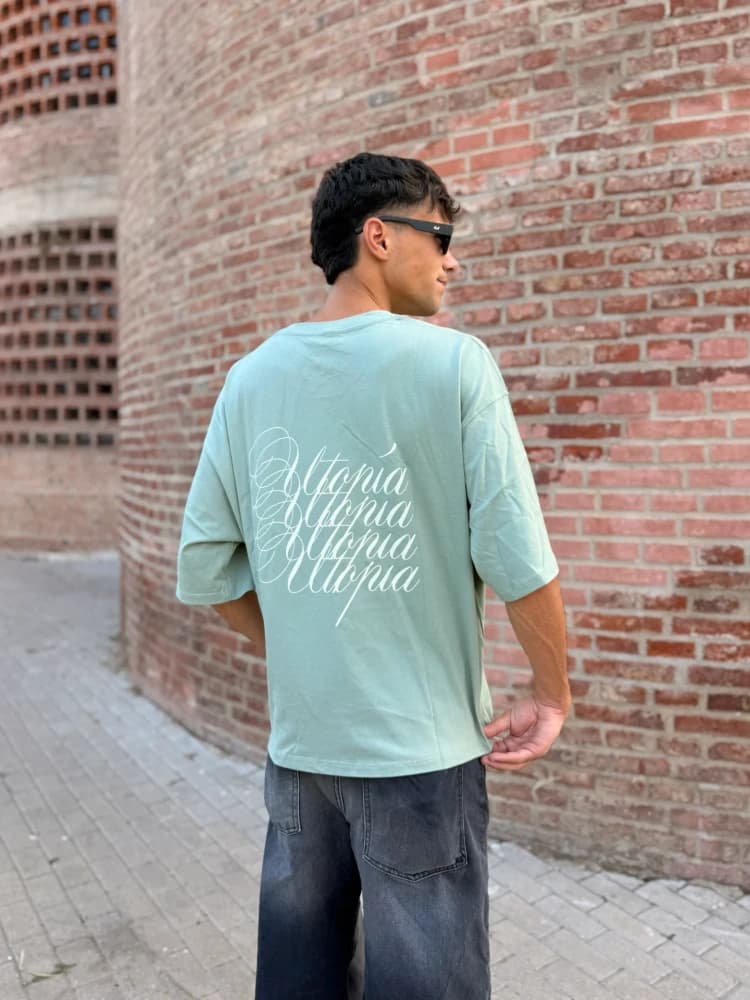 Remera Over Utopia