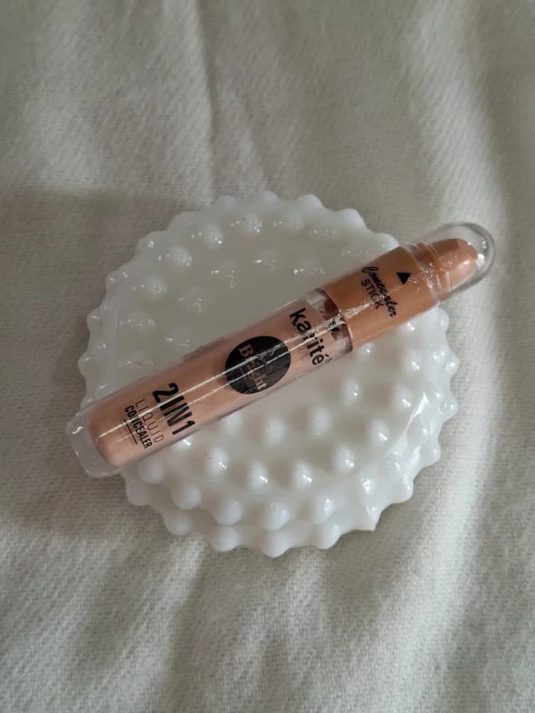 Corrector de ojeras 2 en 1