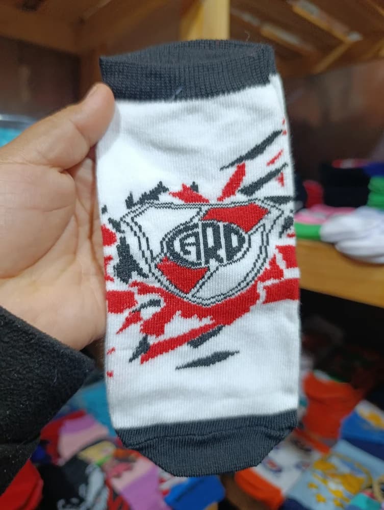 Soquetes de adulto river