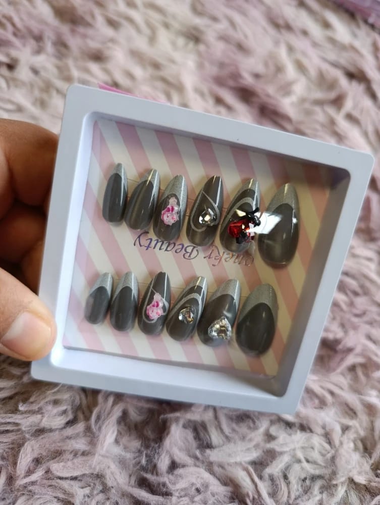 Uñas postizas largas