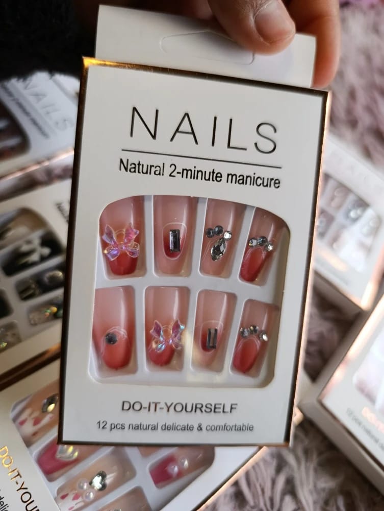 Uñas postizas largas