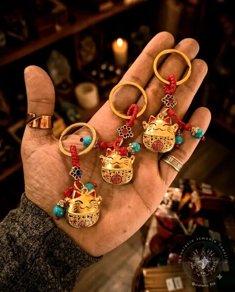 Llavero maneki neko dorado