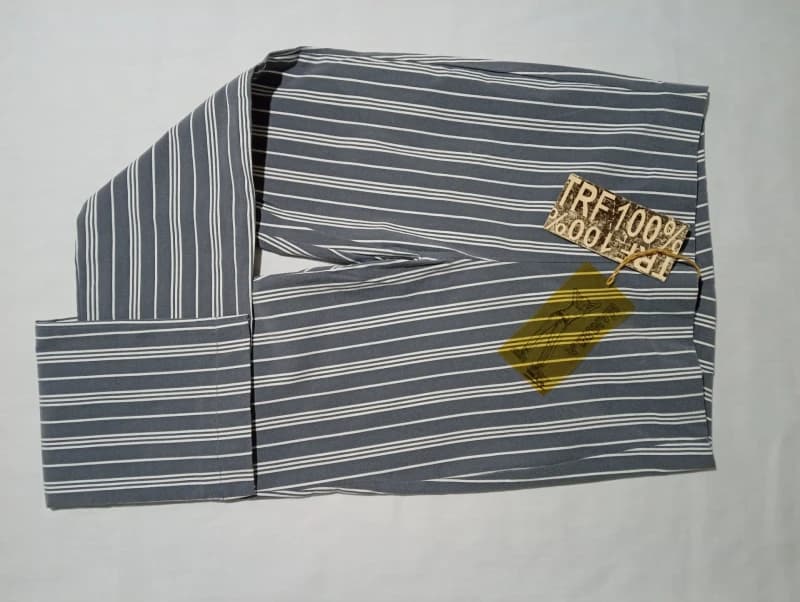 Pantalón gris y blanco de vestir a rayas Talle 36