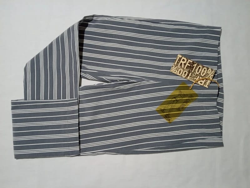 Pantalón gris y blanco de vestir a rayas Talle 36