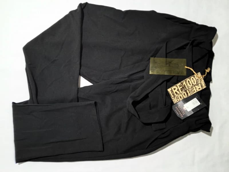 Pantalón negro con cinturón Talle 46
