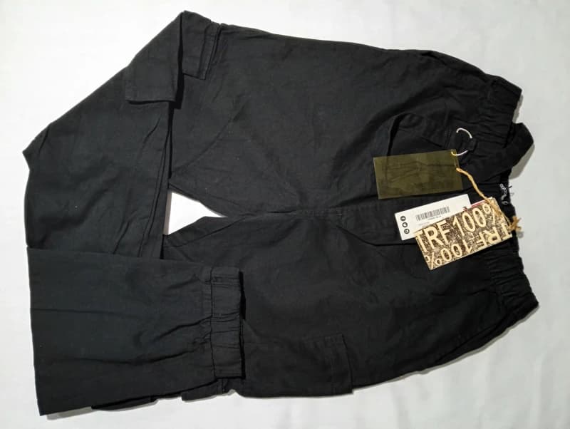 Pantalón negro con tiras Talle 46