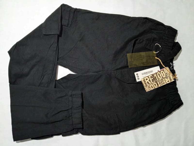 Pantalón negro con tiras Talle 46
