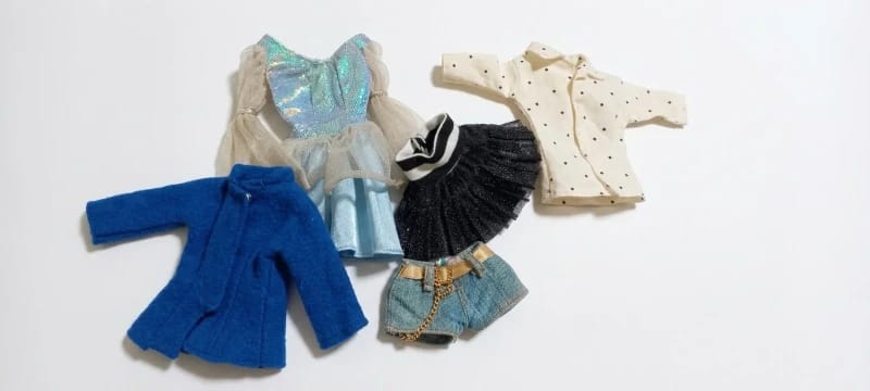 Lote X5 prendas para Barbie