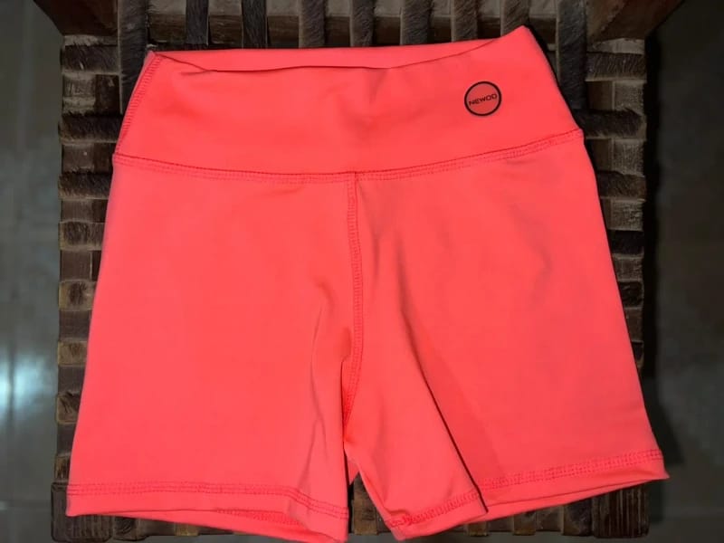 Short liso