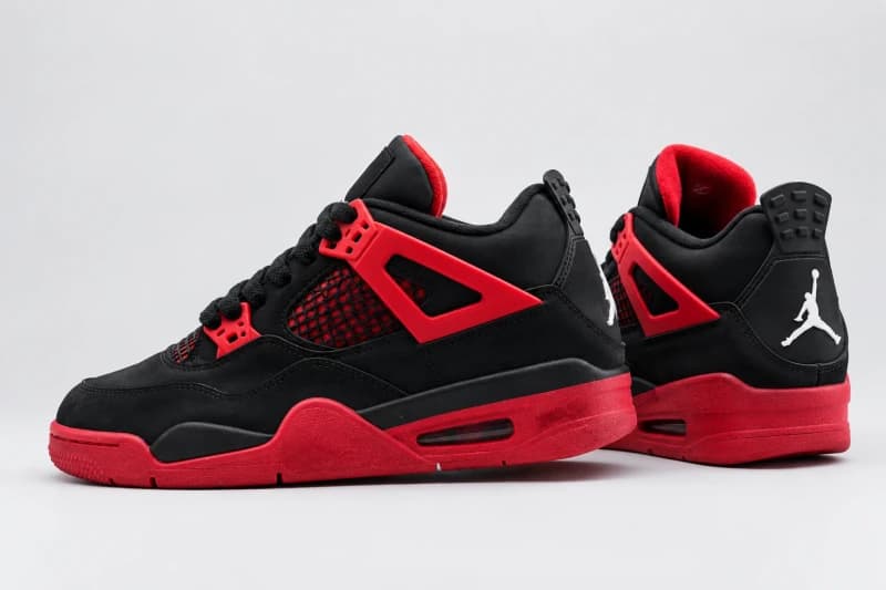 JORDAN RETRO 4 - NEGRO Y ROJO